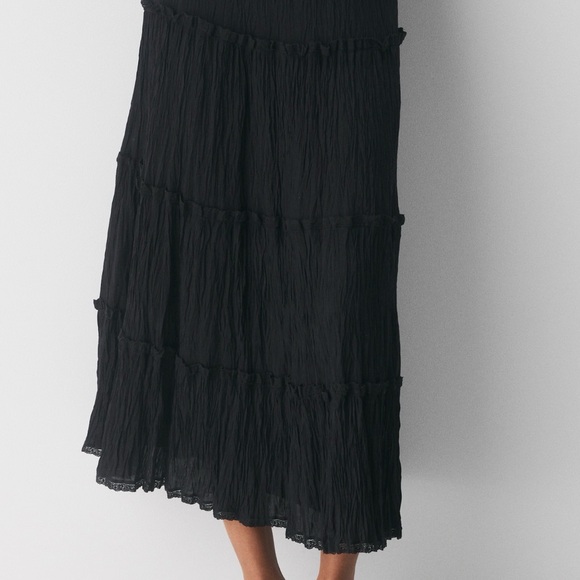 Aritzia Dresses & Skirts - Aritzia Black Damasque Skirt